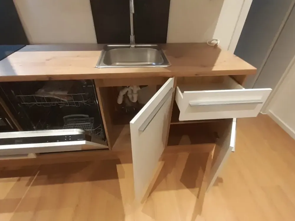 2 Zi Apartment WG geeignet Erstbezug nach Kernsanierung Einbauküche Zentral