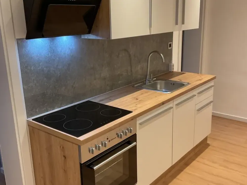 2 Zi Apartment WG geeignet Erstbezug nach Kernsanierung Einbauküche Zentral