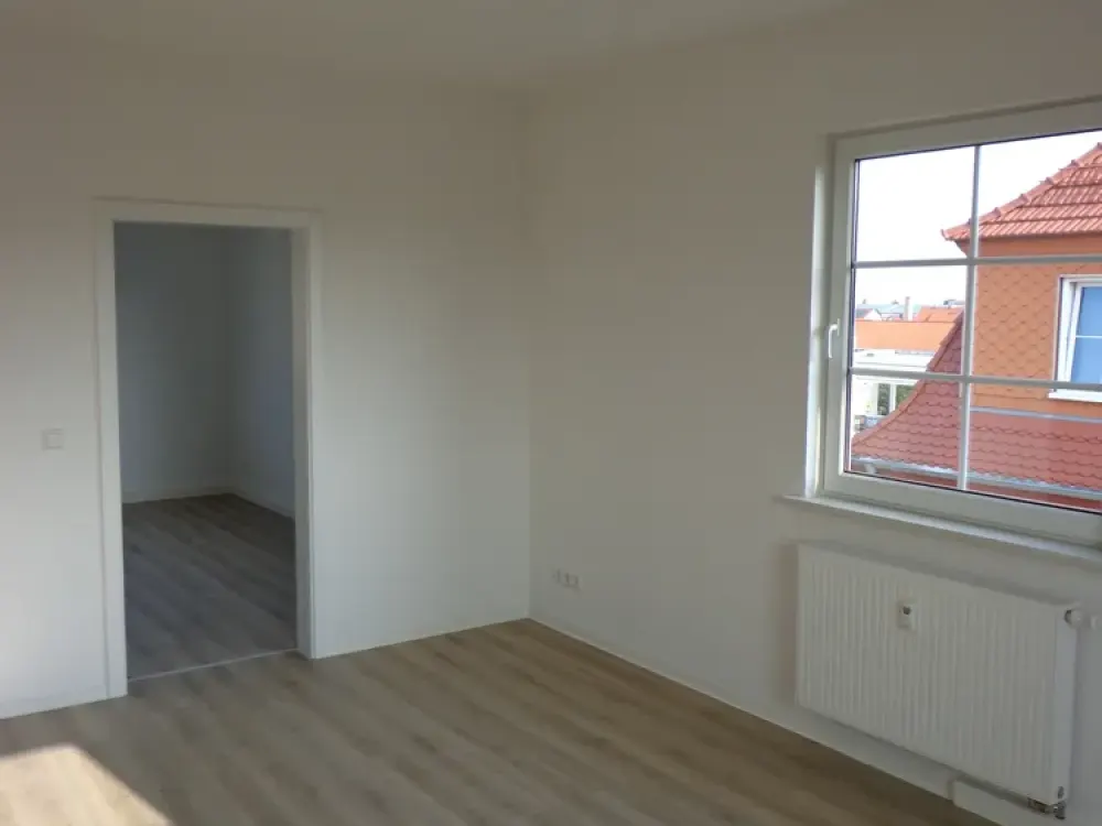 Attractive 4-Room Apartment Seeks New Tenant