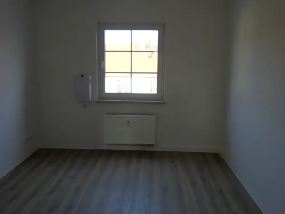 Attractive 4-Room Apartment Seeks New Tenant