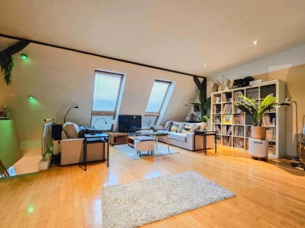 Stylish Maisonette in Bornheim: 3 Rooms, Fitted Kitchen