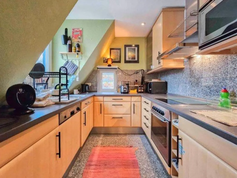 Stylish Maisonette in Bornheim: 3 Rooms, Fitted Kitchen