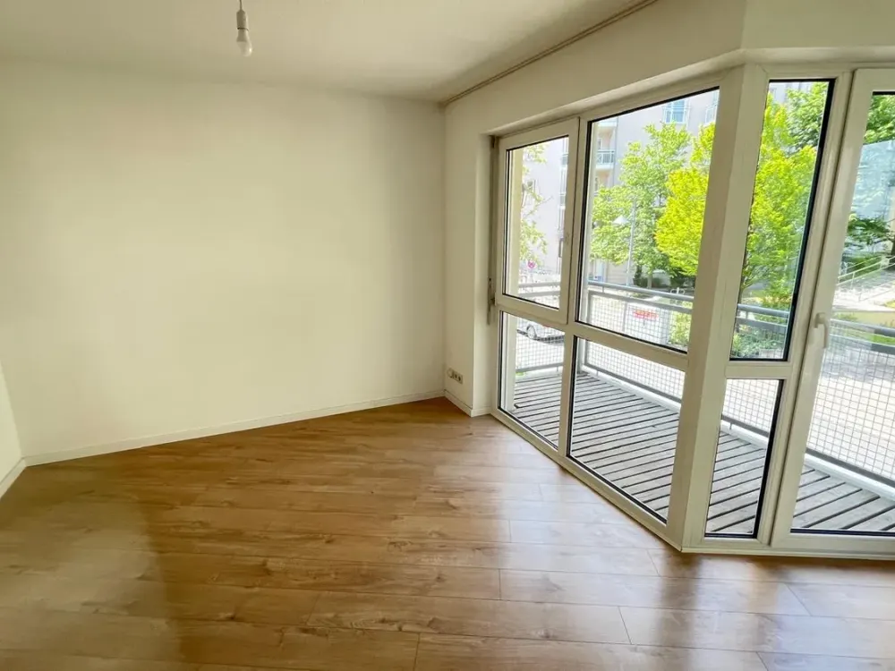 Central Location Yet Surrounded by Greenery - Stylish 2-Room Apartment with Balcony and Fitted Kitchen near Wöhrder See