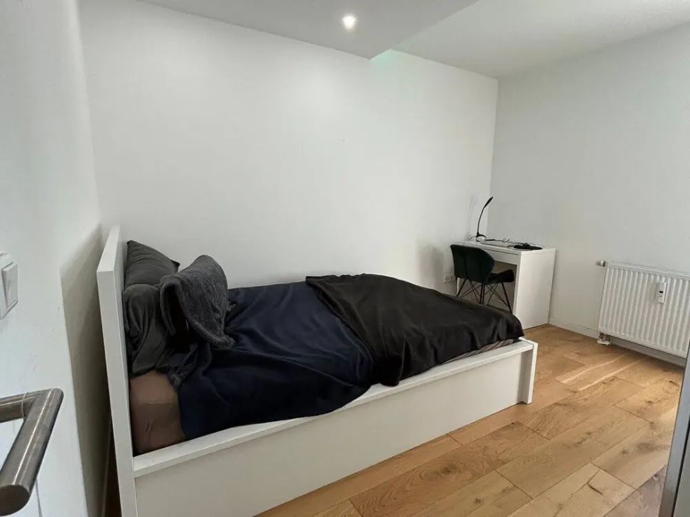 Furnished Shared Apartment Room (approx. 19 m²) with Private Balcony in Munich-Schwabing