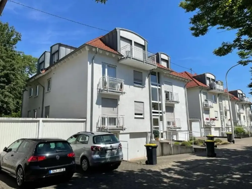 2,5 ZKB DG-Wohnung mit Balkon & Stellpl. in Saarlouis-Fraulautern