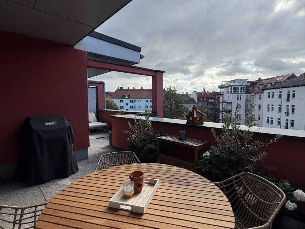 Dreamlike 2-Room Penthouse Apartment in Vorderer Westen