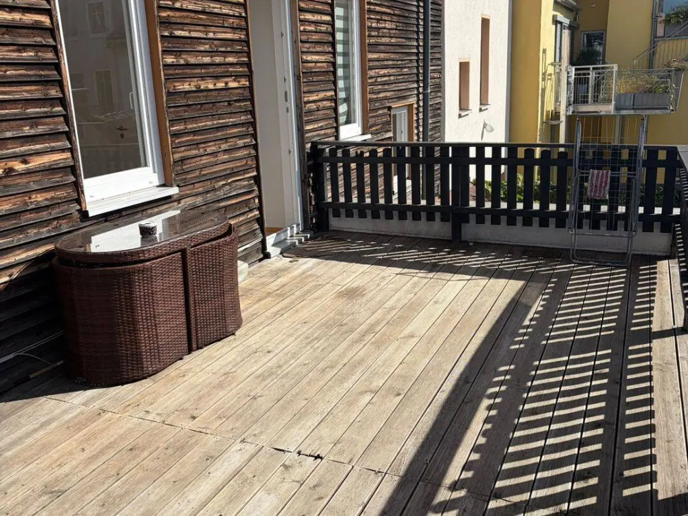 Bright 2-Room Apartment with Large Terrace, Fitted Kitchen, and Bathtub