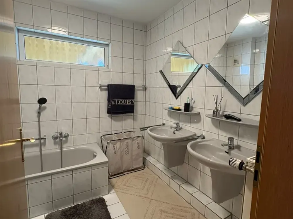 2-Person Shared Apartment - Large Room for a Working Woman in Seligenstadt