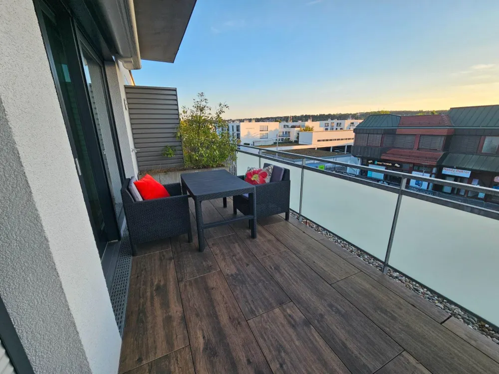 Modern Furnished Penthouse Apartment with Roof Terrace & Underground Parking