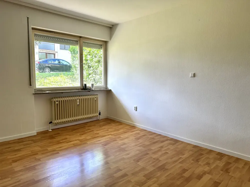 Comprehensively Renovated 3-Room Apartment with Parking Space and Garden Location in Korntal, from 01.09.