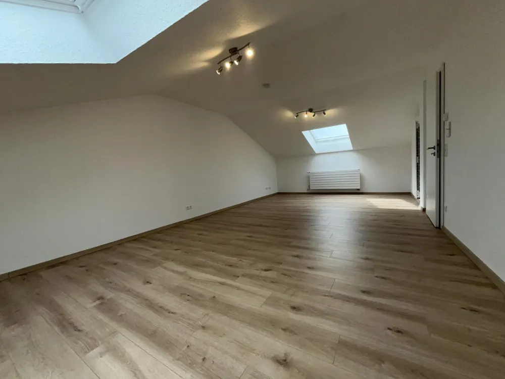 Spacious Shared Apartment Room in KA-Daxlanden: Modern House, Garden & Great Community