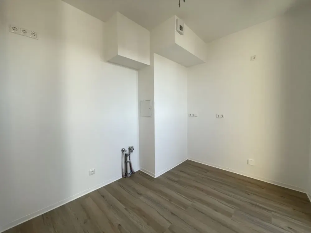 Living in the New Building: 2-Room Apartment with Daylight Bathroom and Loggia in Zentrum-Ost | Optional with Fitted Kitchen