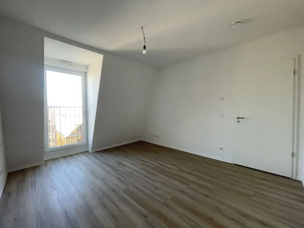 Living in the New Building: 2-Room Apartment with Daylight Bathroom and Loggia in Zentrum-Ost | Optional with Fitted Kitchen