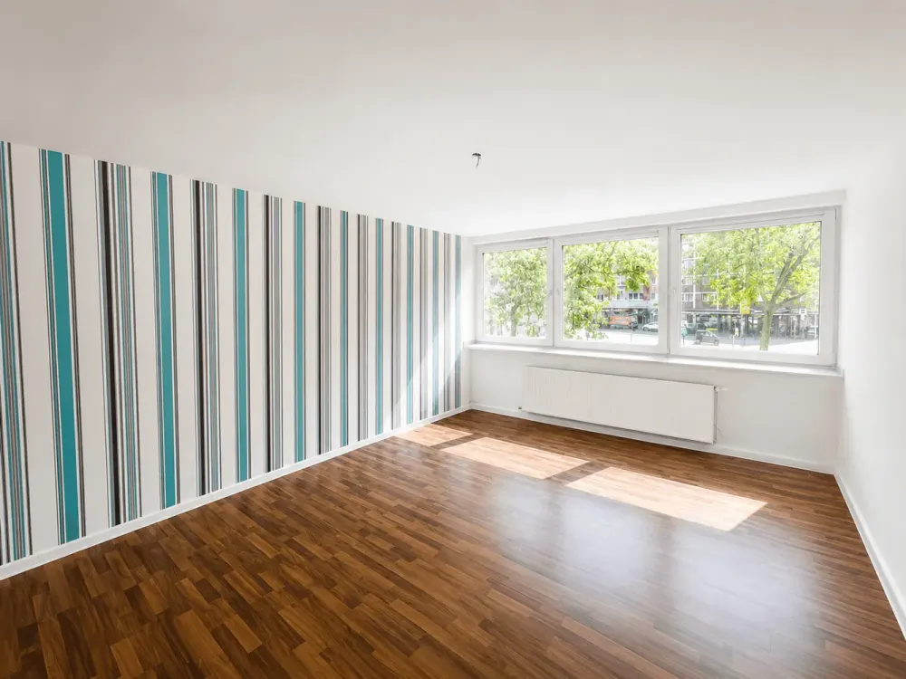 Central 2.5-Room Apartment with Built-in Kitchen