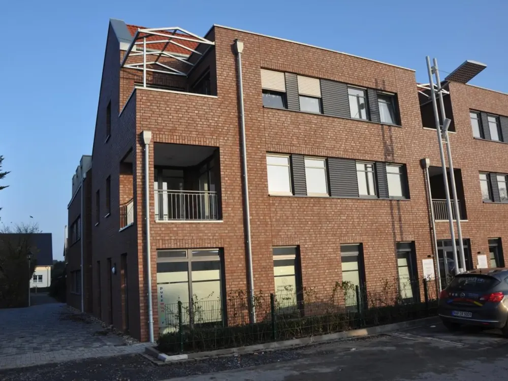Living in the Heart of the City. Comfortable Apartment with Elevator and Two Balconies