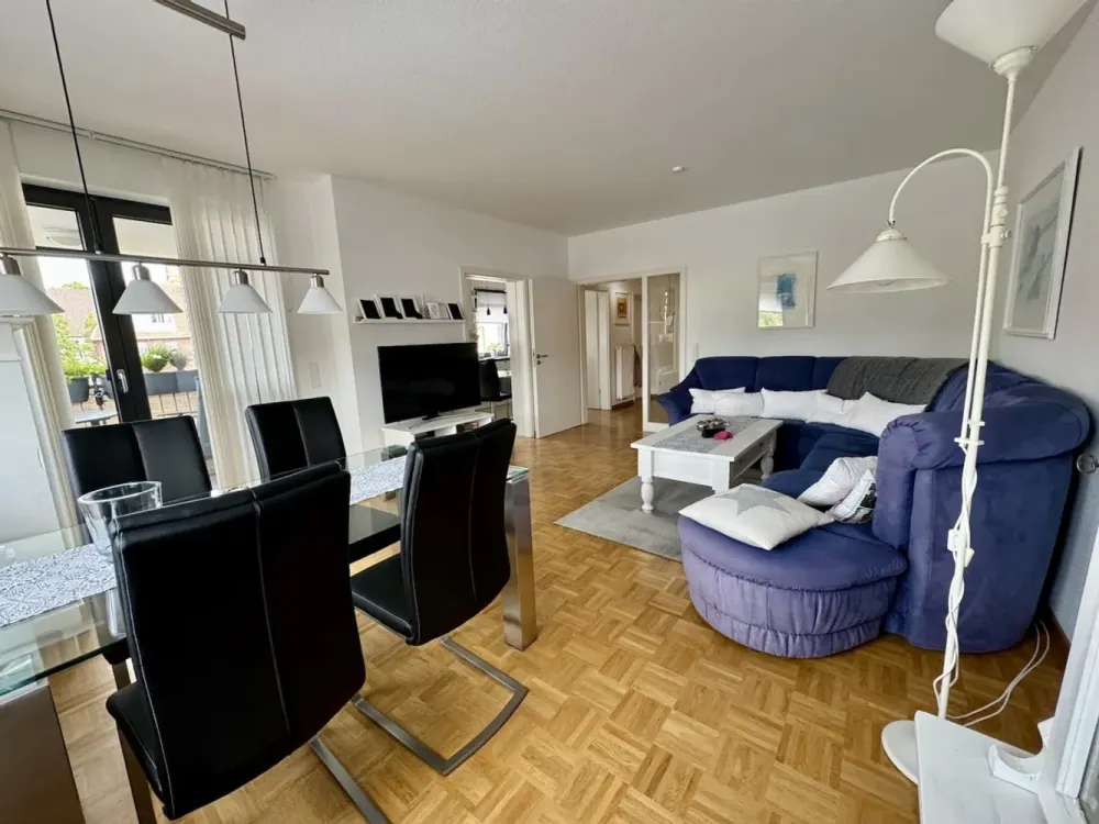 Living in the Heart of the City. Comfortable Apartment with Elevator and Two Balconies