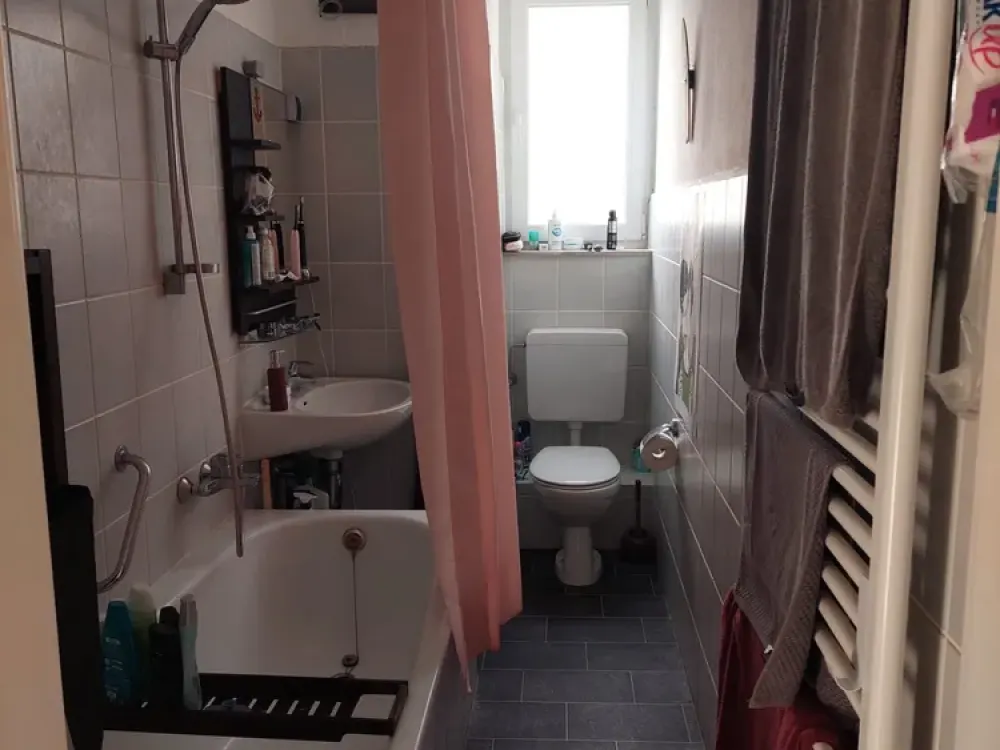 Energetisch sanierte Wohnung mit zwei Zimmern und Balkon in Hannover