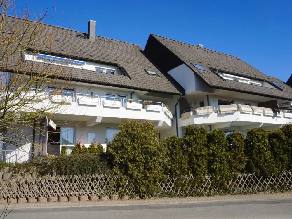 IDEAL FOR COMMUTERS AND WEEKEND TRAVELERS (1-room attic apartment with balcony and parking space)