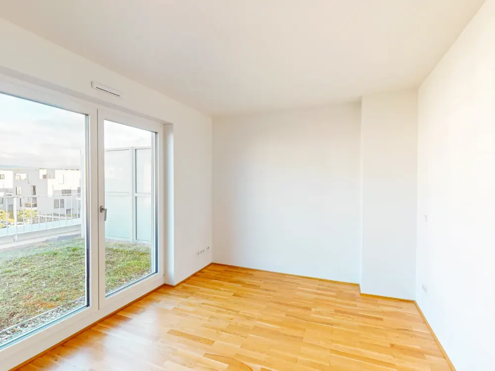 Exclusive 4-Room Apartment with Fitted Kitchen, Roof Terrace and Two Bathrooms