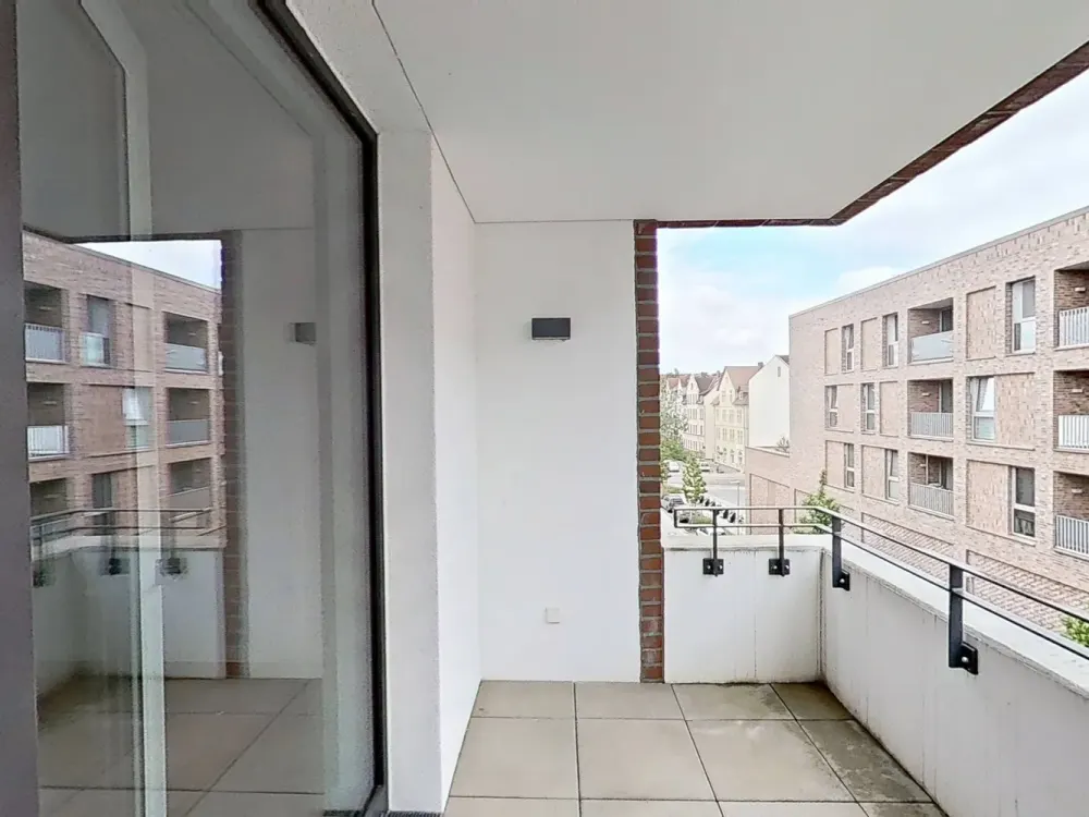Perfect for Couples: Modern 2-Room Apartment with LOGGIA, Fitted Kitchen and More in Hannover
