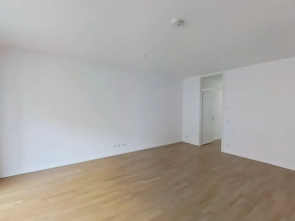 Perfect for Couples: Modern 2-Room Apartment with LOGGIA, Fitted Kitchen and More in Hannover