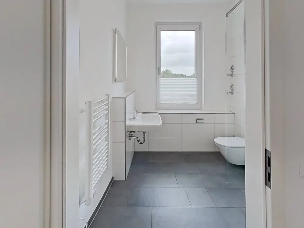 Perfect for Couples: Modern 2-Room Apartment with LOGGIA, Fitted Kitchen and More in Hannover