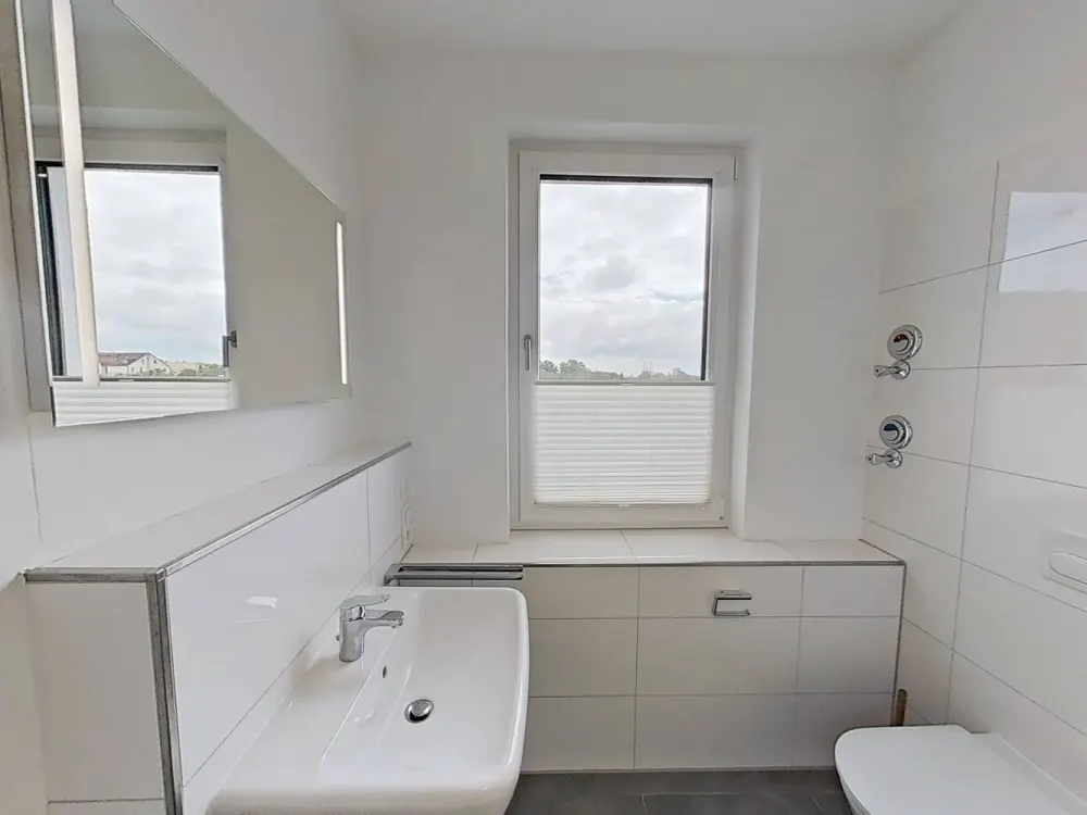Perfect for Couples: Modern 2-Room Apartment with LOGGIA, Fitted Kitchen and More in Hannover