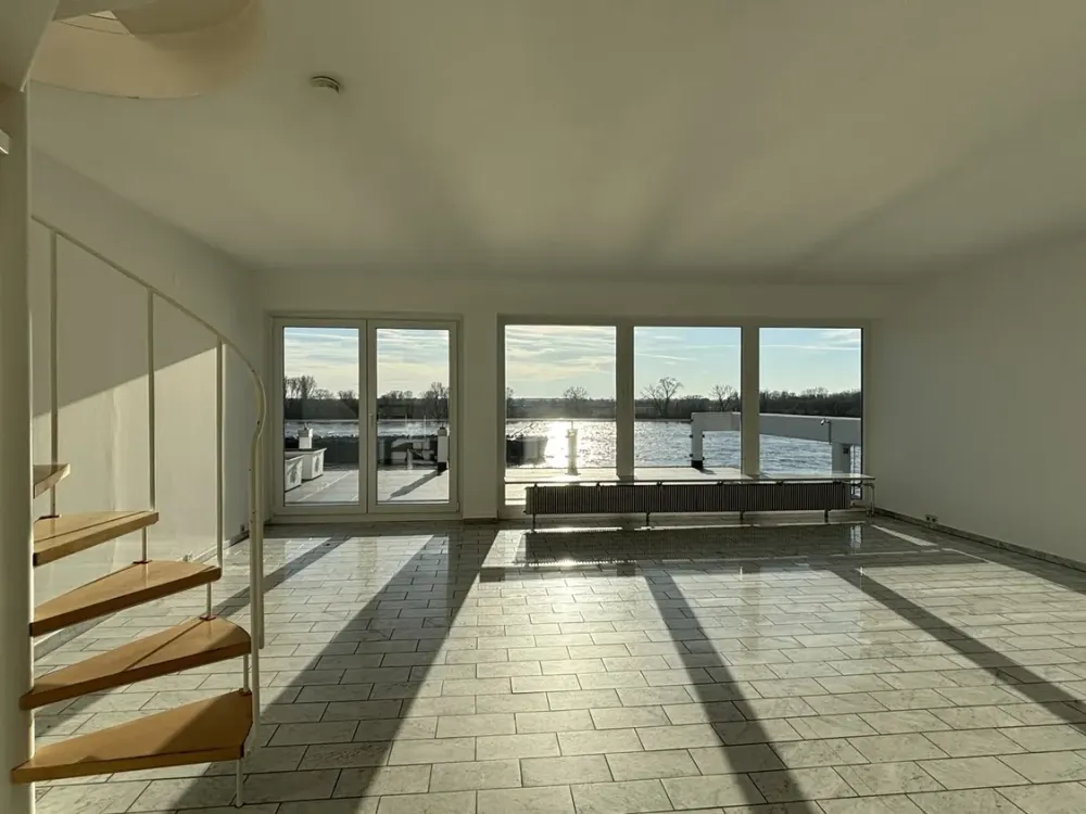 1. Rhine Location: Light-Flooded Maisonette Apartment with Rhine View