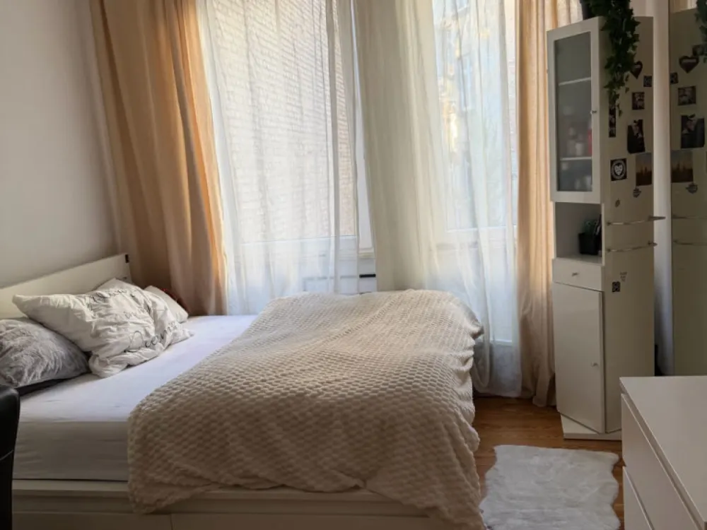 Bright Old Building Room in Central Saarbrücken | 3-Girls Shared Flat