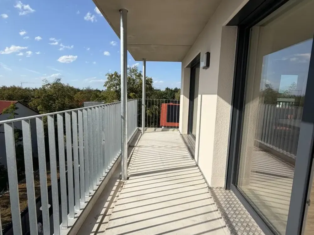 Große Sonniger 1-Zimmer-Wohnung mit großen Balkon und Aufzug in Erlangen