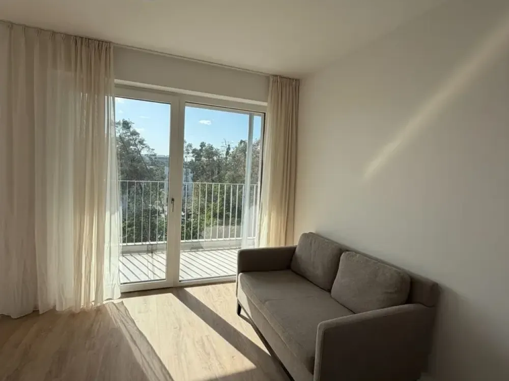 Große Sonniger 1-Zimmer-Wohnung mit großen Balkon und Aufzug in Erlangen