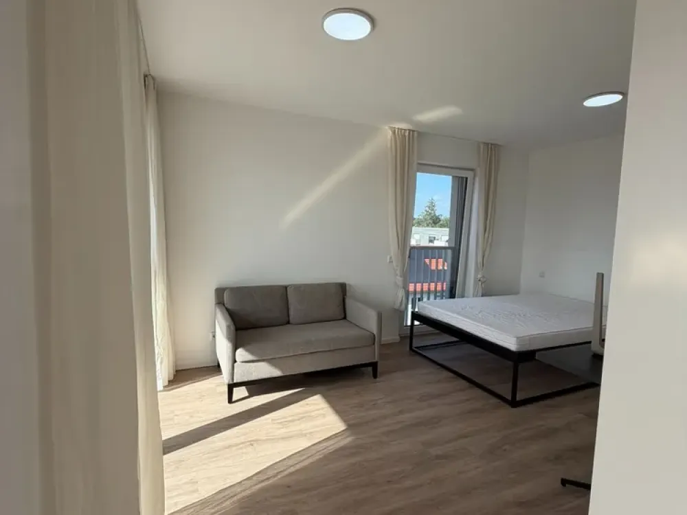 Große Sonniger 1-Zimmer-Wohnung mit großen Balkon und Aufzug in Erlangen