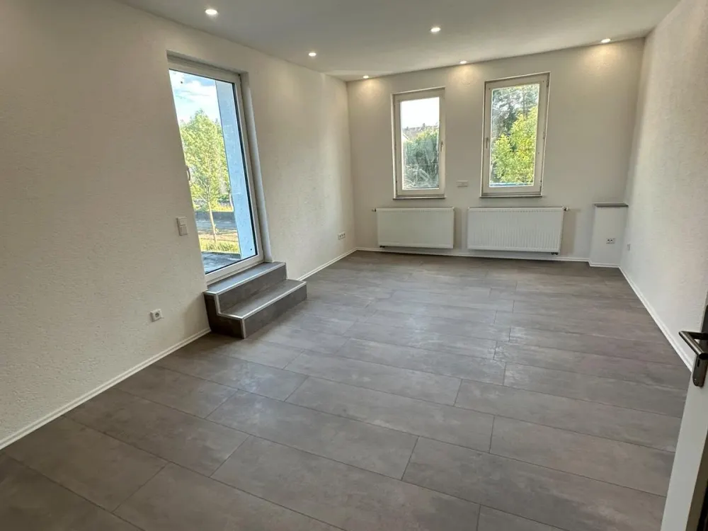 4-room apartment with kitchen and bathroom for rent, completely renovated, huge terrace