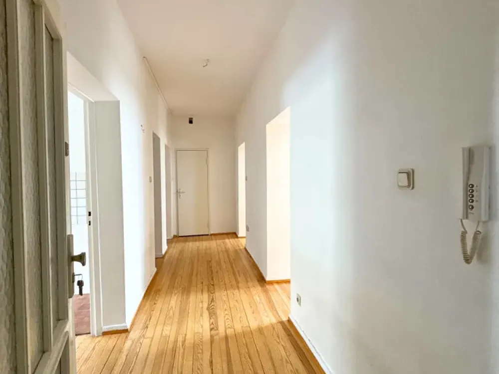 Spacious 4-Room Ground Floor Apartment Near Saarbrücker Staden