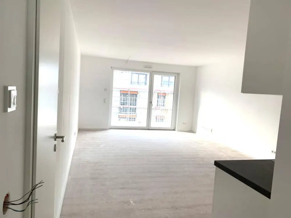 N-Schweinau: First Occupancy! Spacious 3-Room Apartment (2nd Floor) with Fitted Kitchen, 2 Balconies, Elevator and Underground Parking Space
