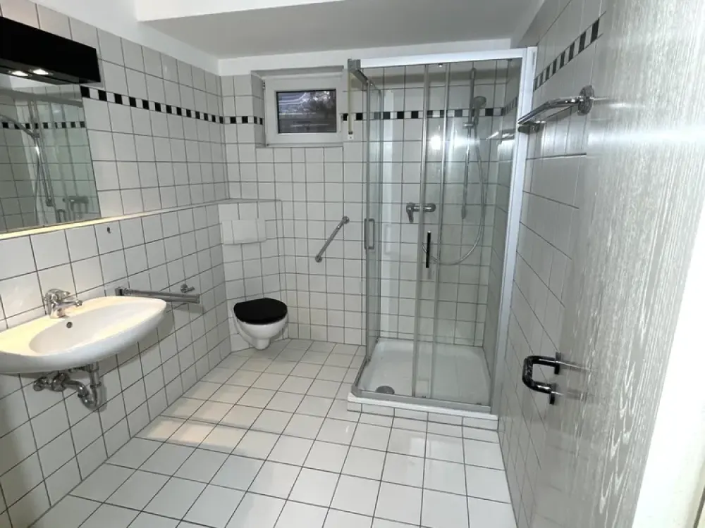 Schöne helle 2-Zimmer Souterrain Wohnung in Langen