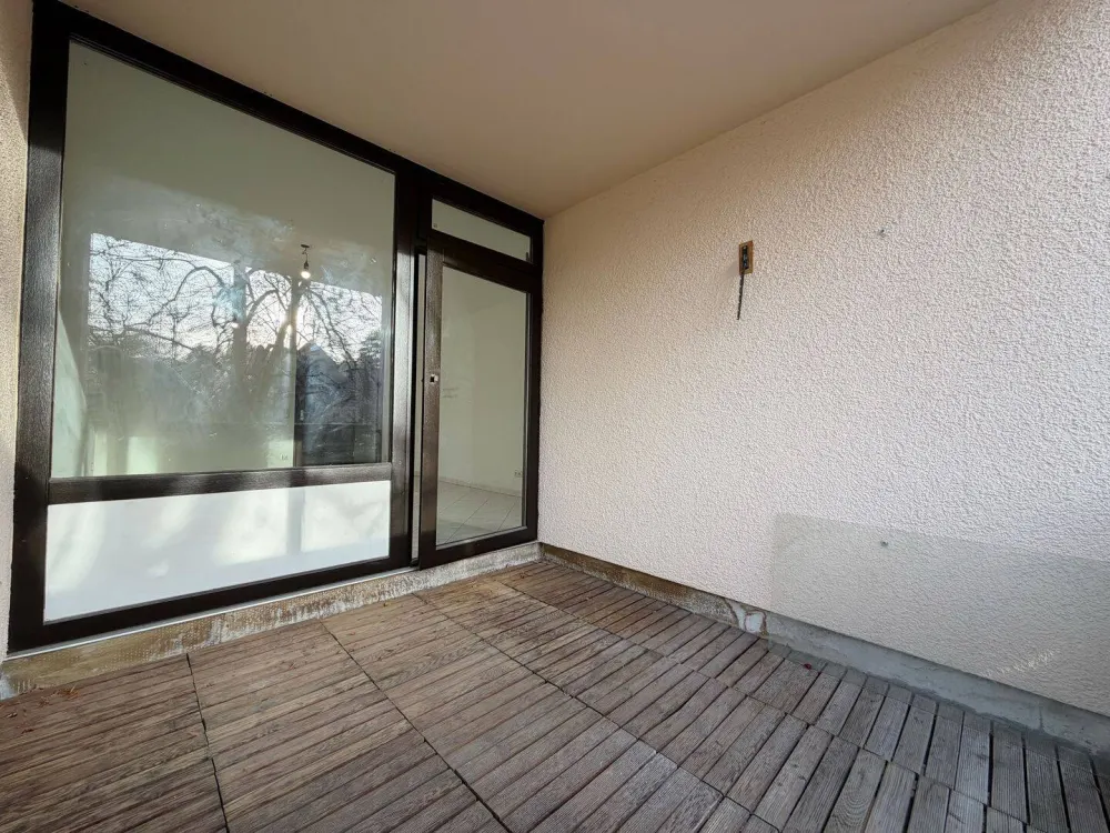 Written Inquiries Only! Modern 2-Room Apartment with Loggia & Garage - Gebersdorf