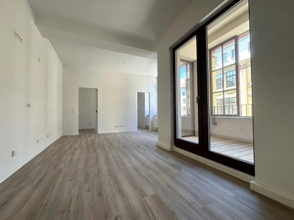 Central & Stylish, 3-Room Apartment with Loggia in Renovated Old Building | Optional with Fitted Kitchen