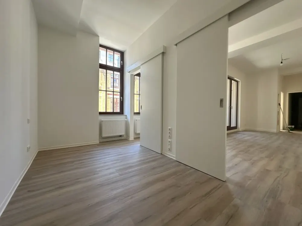 Central & Stylish, 3-Room Apartment with Loggia in Renovated Old Building | Optional with Fitted Kitchen