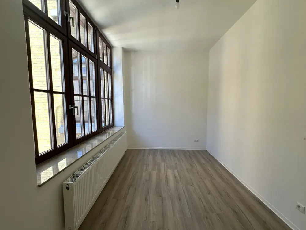Central & Stylish, 3-Room Apartment with Loggia in Renovated Old Building | Optional with Fitted Kitchen