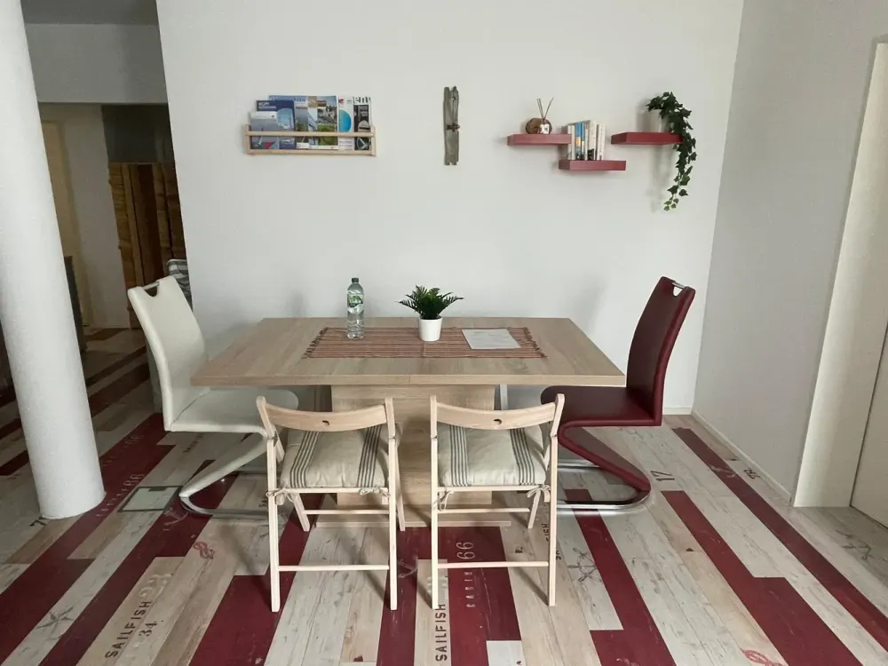 Temporary Living: Tasteful, Fully Furnished 2-Room Apartment in the Basement