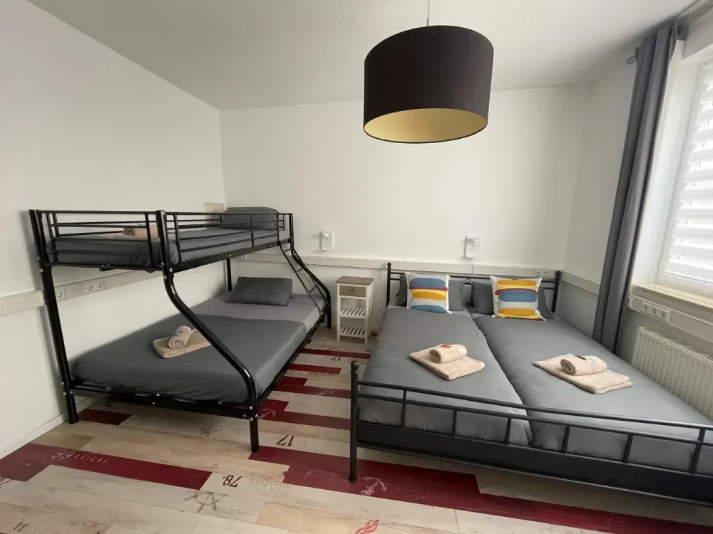 Temporary Living: Tasteful, Fully Furnished 2-Room Apartment in the Basement