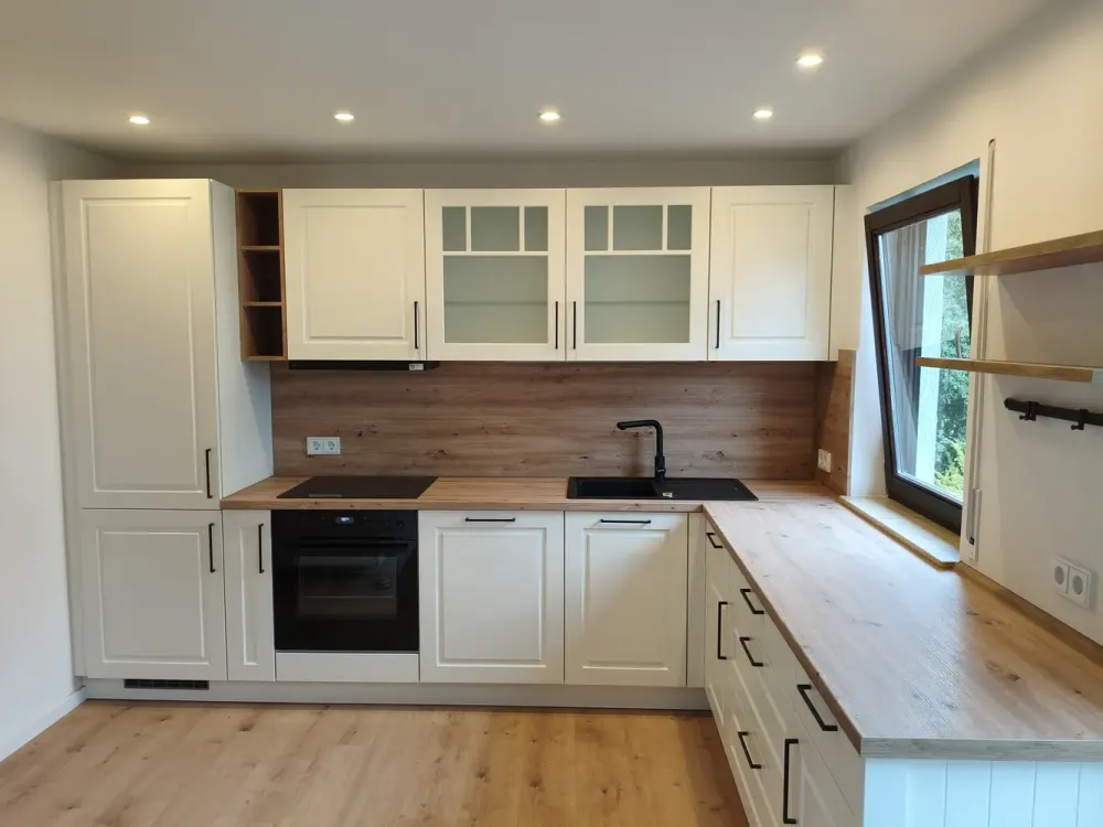 2-Zimmerwohnung kernsaniert mit Gartenanteil und EBK in EFH
