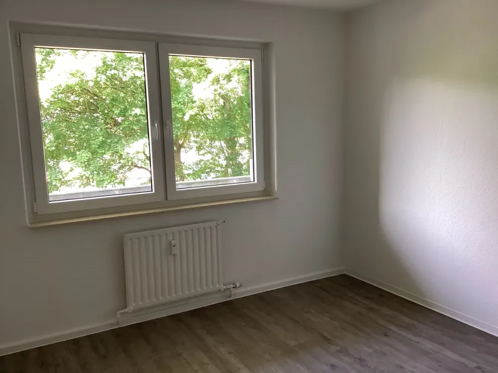 Right in the middle instead of just being there: practical 2-room apartment