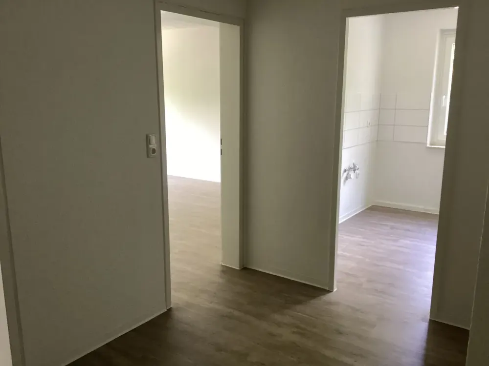 Right in the middle instead of just being there: practical 2-room apartment