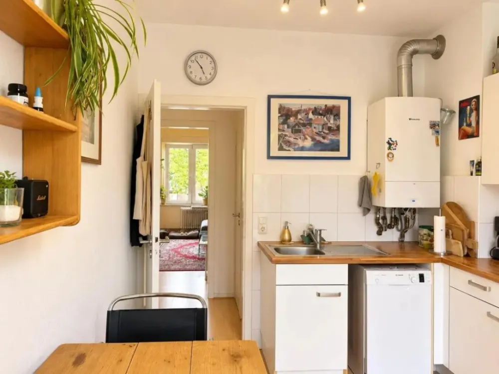 Bright 2-Room Apartment with Balcony and Fitted Kitchen in Muenster