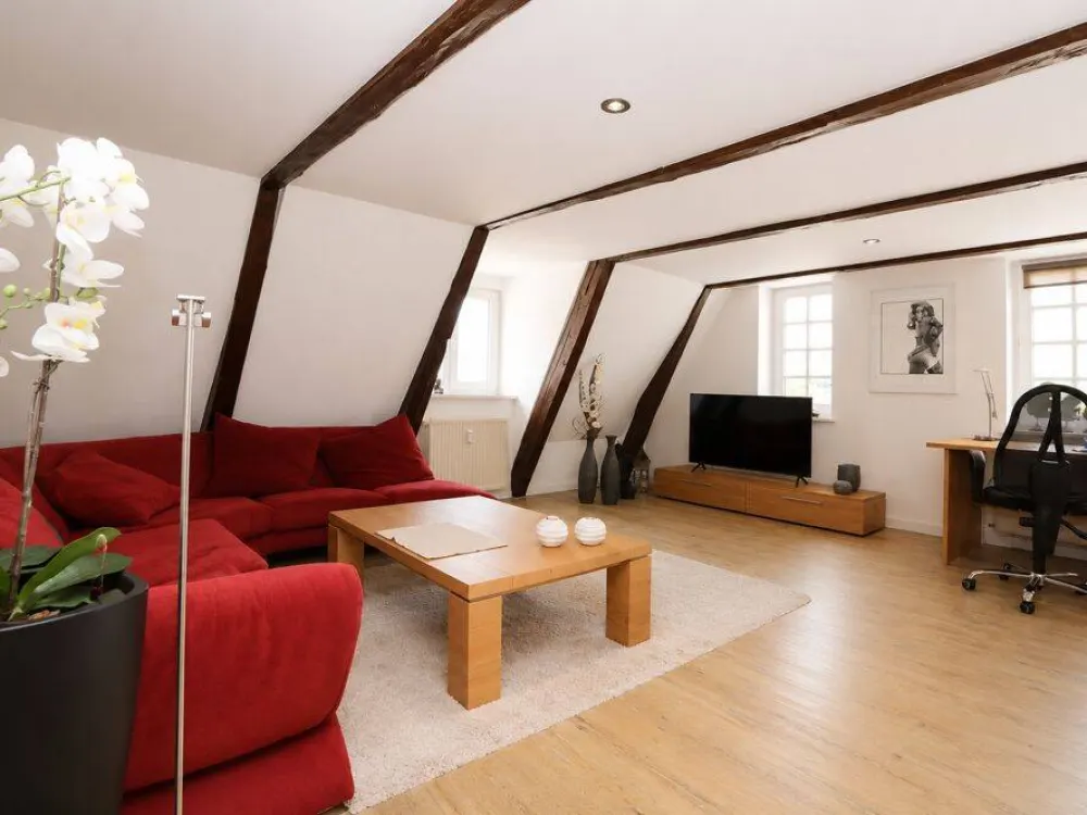 Einziehen und wohlfühlen! Voll möblierte 2-Raum-Wohnung mit ca. 58 m² im Herzen Rostocks!
