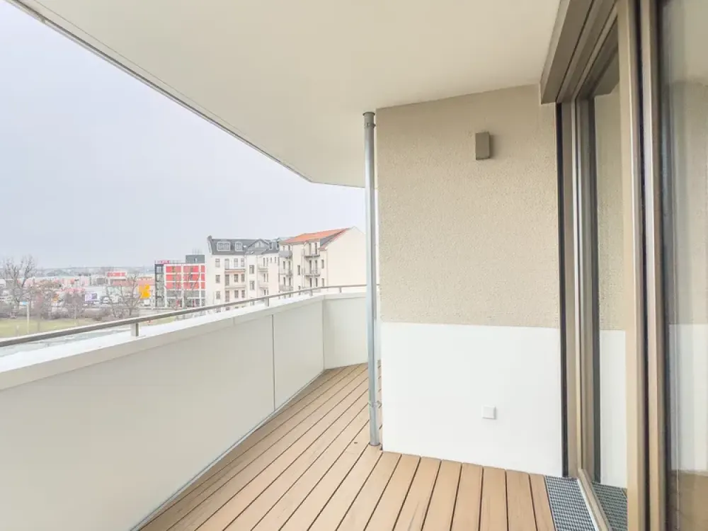 Finally Home in First Occupancy: 3-Room Apartment to Feel Good