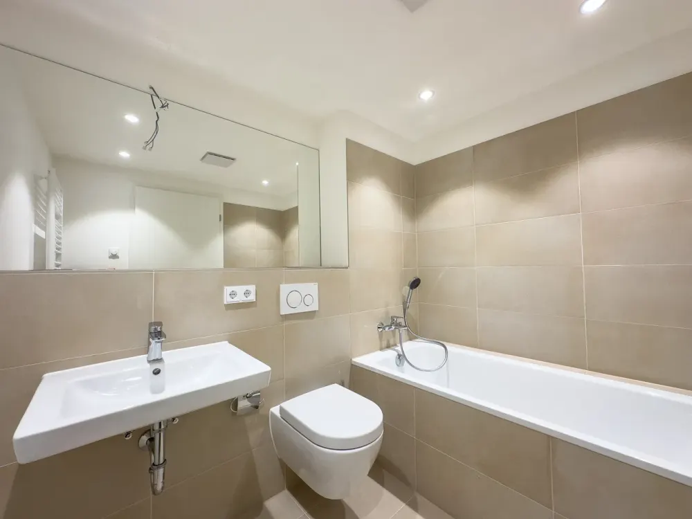 Finally Home in First Occupancy: 3-Room Apartment to Feel Good