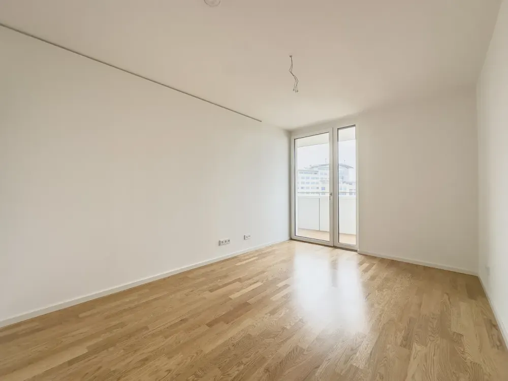 Finally Home in First Occupancy: 3-Room Apartment to Feel Good
